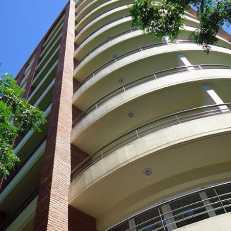 Tres Generaciones, Contruyendo con el Nombre.