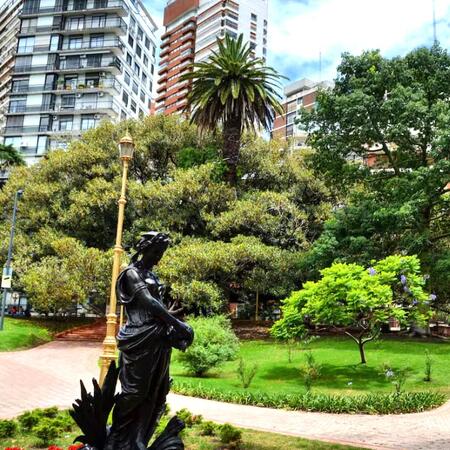 La tradicional zona porteña en la que conviven cinco barrios en uno